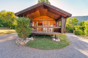 Chalet au calme dans la verdure au bord du lac